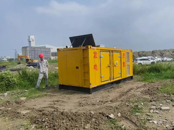 金波乡200KW柴油发电机机组每小时的油耗量受哪些因素影响？