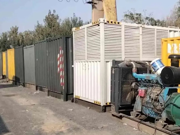 金波乡200KW柴油发电机机组每小时油耗是多少？